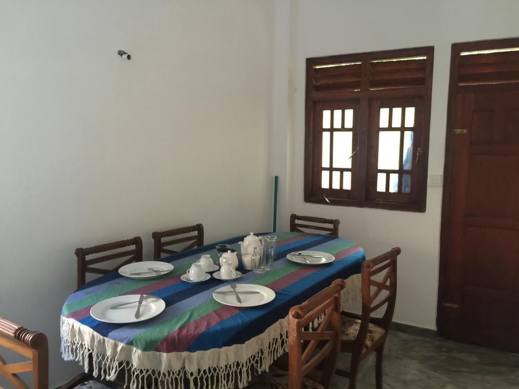 Unawatuna Backpacker Lodge Bilik gambar